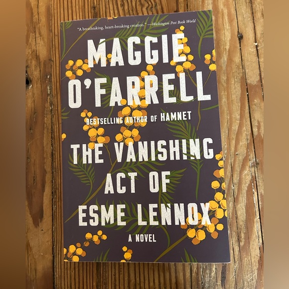 The Vanishing Act of Esme Lennox - by Maggie O'Farrell - Picture 1 of 2